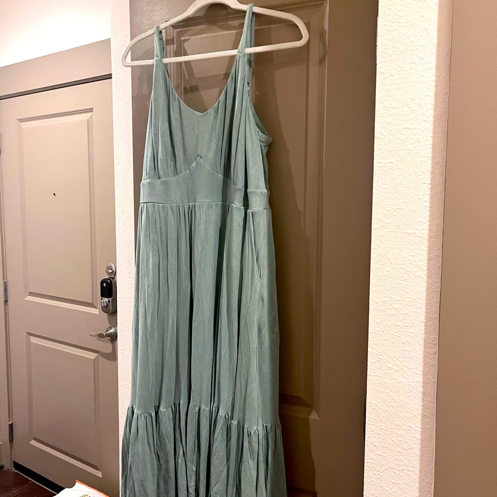 Light shell green midi dress